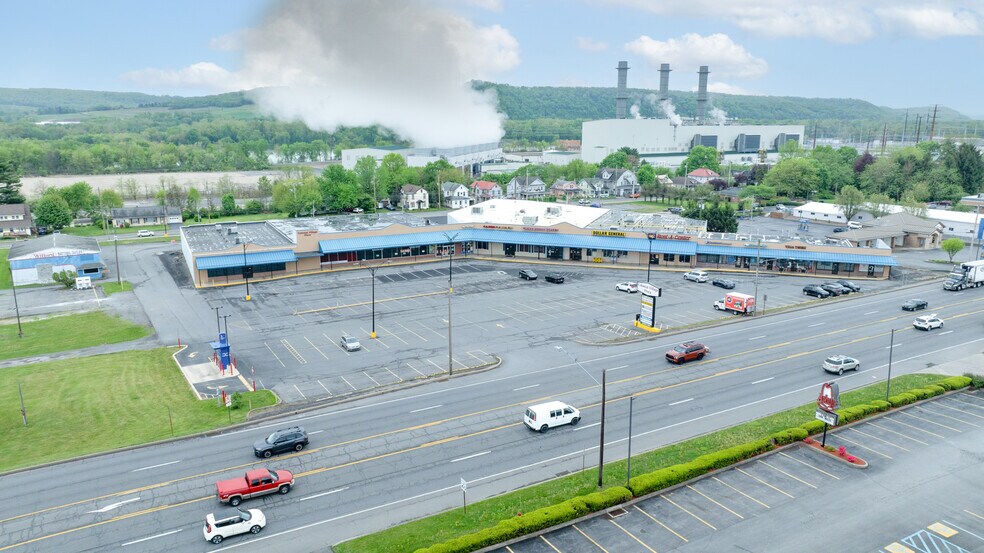 201 Susquehanna Trl, Selinsgrove, PA à louer - Photo du bâtiment - Image 1 de 1
