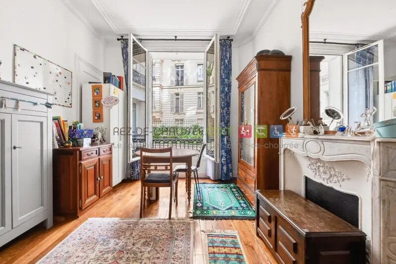 Immeuble residentiel dans Paris à vendre - Photo du bâtiment - Image 3 de 11