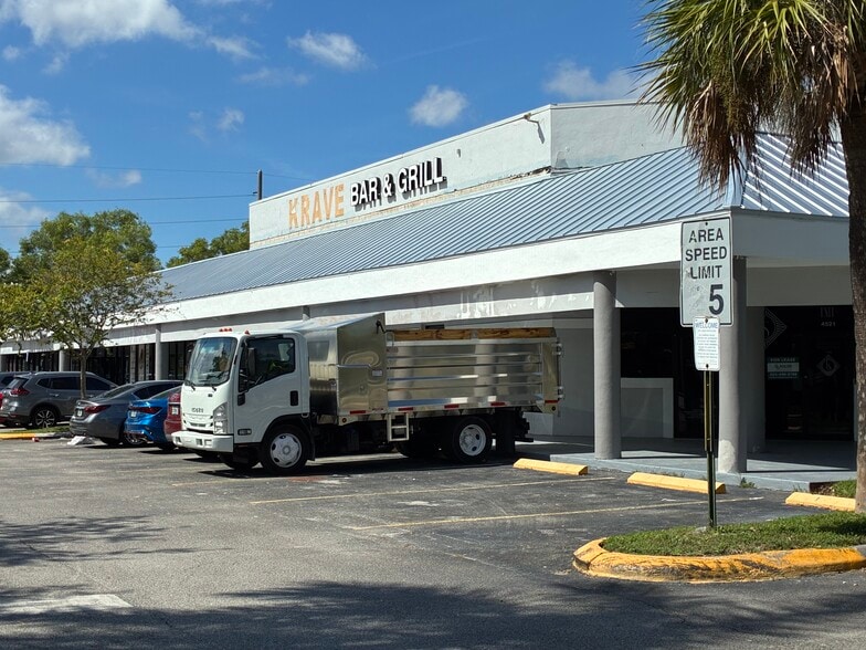 4505-4599 N Pine Island Rd, Sunrise, FL for lease - Building Photo - Image 2 of 12