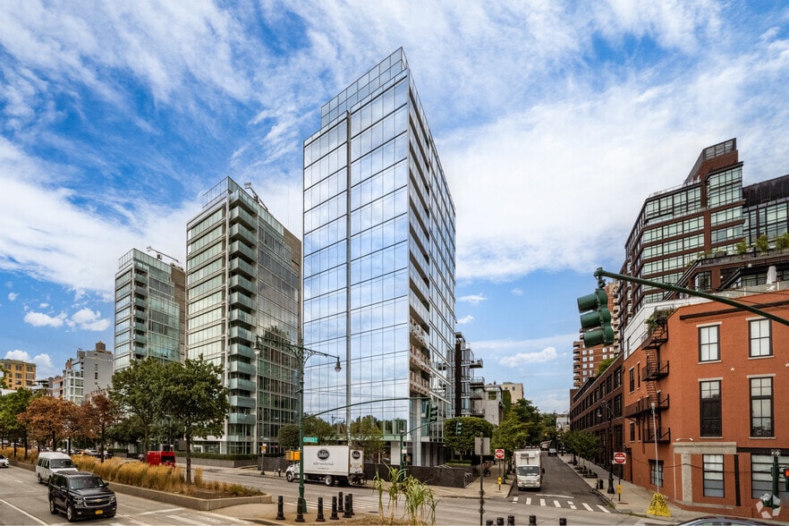 165 Charles St, New York, NY for sale - Building Photo - Image 2 of 4