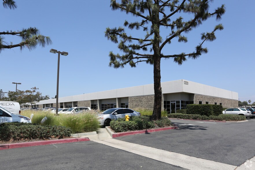 13331 Garden Grove Blvd, Garden Grove, CA à louer - Photo du bâtiment - Image 3 de 4