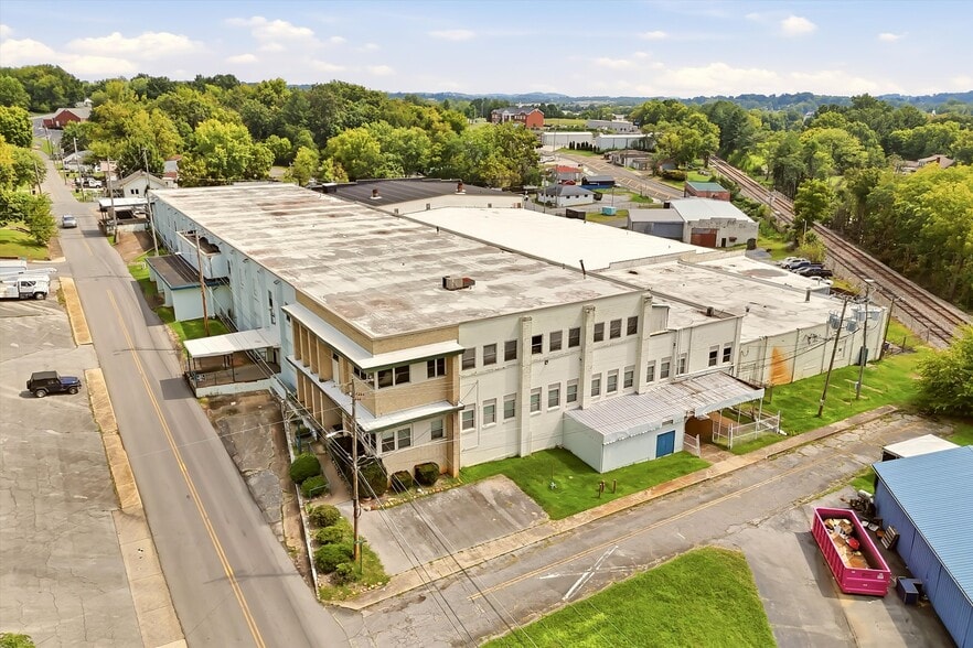 406 N Irish St, Greeneville, TN for sale - Building Photo - Image 1 of 18
