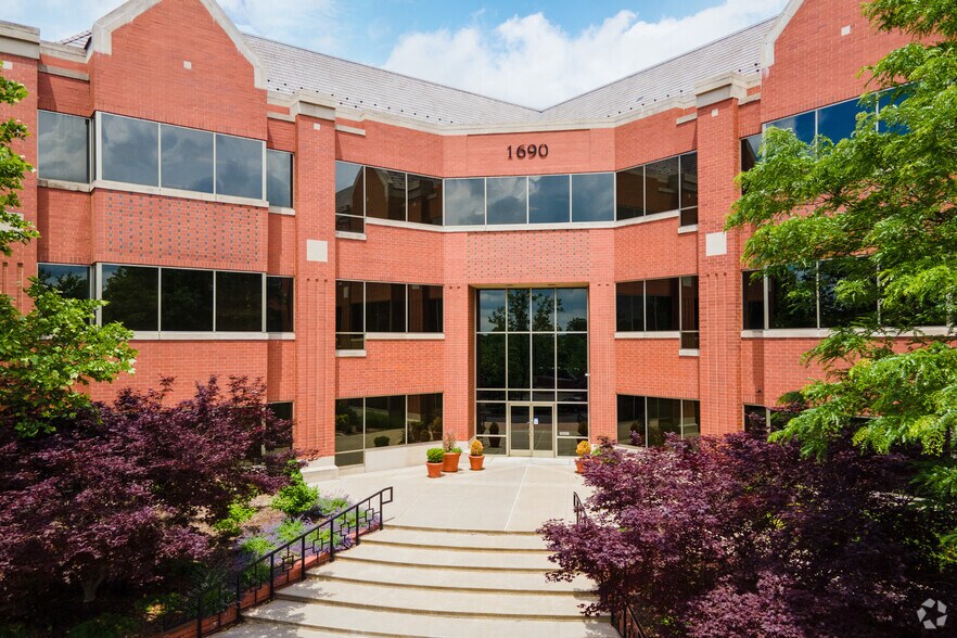 1690 Sumneytown Pike, Lansdale, PA à louer - Photo du bâtiment - Image 1 de 25