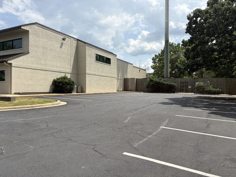 2805 E Zion Rd, Fayetteville, AR à louer - Photo du bâtiment - Image 2 de 11