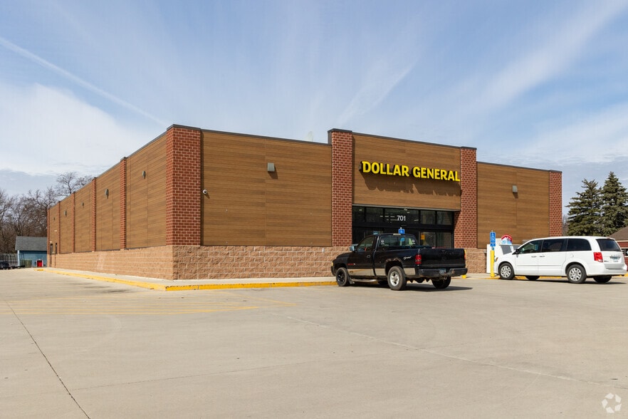 701 N Sibley Ave, Litchfield, MN for sale - Primary Photo - Image 1 of 2