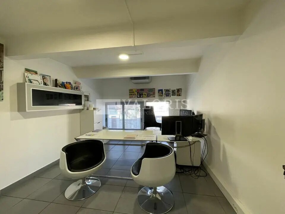 Office in Villeurbanne for sale Interior Photo- Image 1 of 6