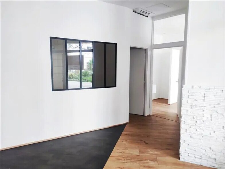 Retail in Montpellier for lease - Interior Photo - Image 3 of 4