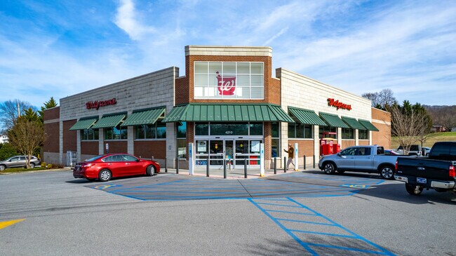 Plus de détails pour 4210 N Roan St, Johnson City, TN - Commerce de détail à vendre