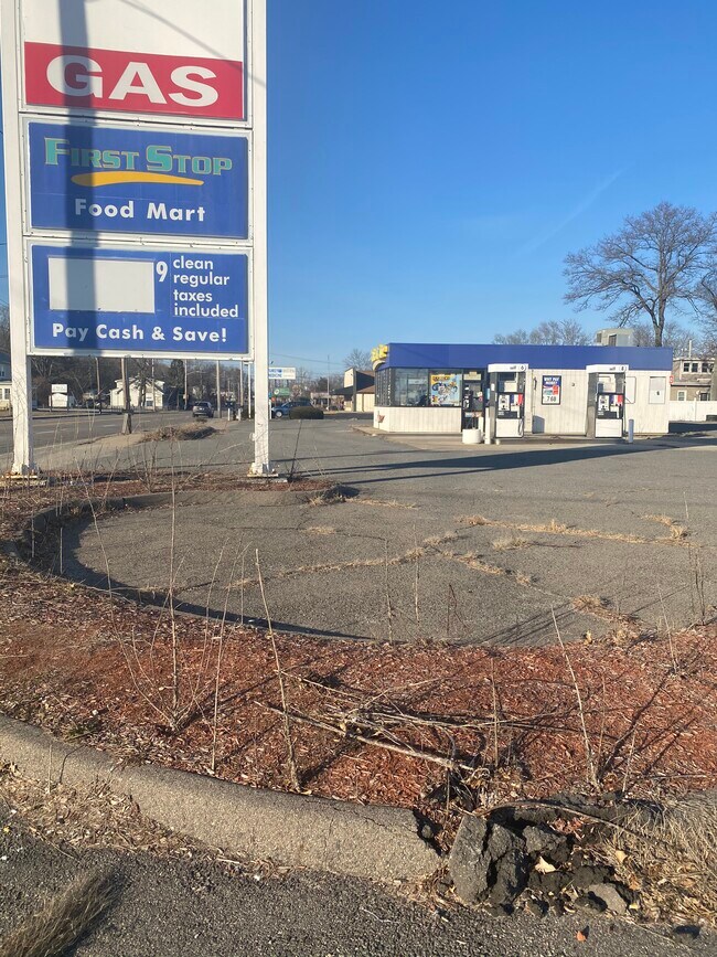 Plus de détails pour 584 Washington St, Attleboro, MA - Commerce de détail à vendre