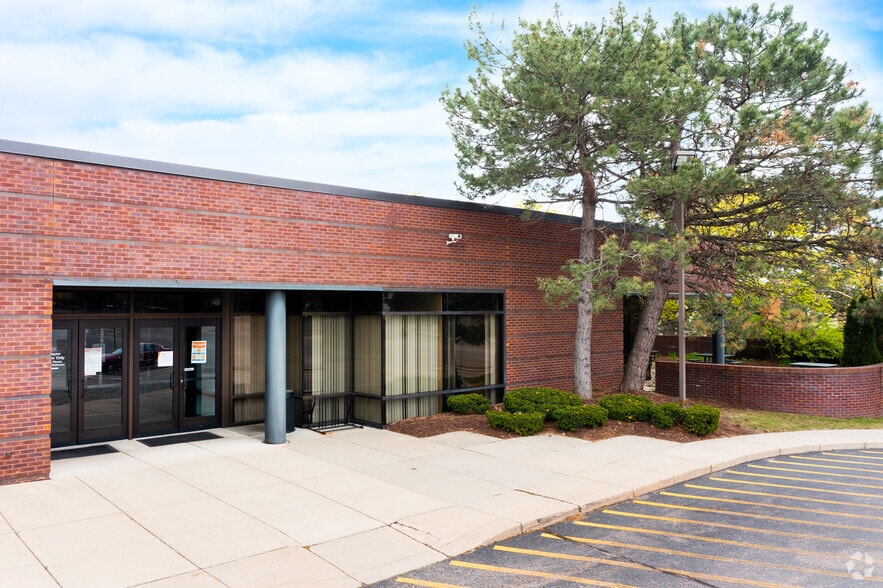 38905 6 Mile Rd, Livonia, MI for lease - Building Photo - Image 3 of 6