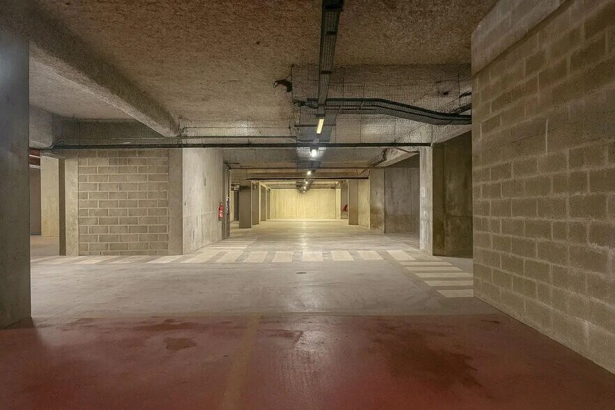 Industriel dans Malakoff à louer - Photo du bâtiment - Image 2 de 6