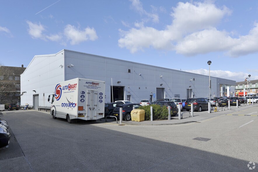 145 Morden Rd, Mitcham à louer - Photo du bâtiment - Image 2 de 4