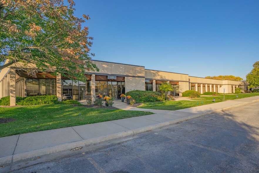8317-8405 Melrose Dr, Lenexa, KS for lease - Building Photo - Image 1 of 8