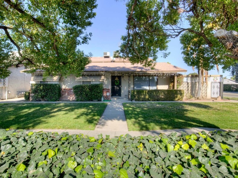 605 W Ashlan Ave, Clovis, CA for sale - Primary Photo - Image 2 of 6