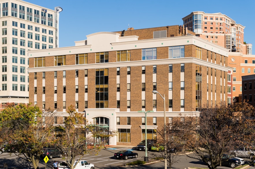 2121 Eisenhower Ave, Alexandria, VA for lease - Building Photo - Image 1 of 6