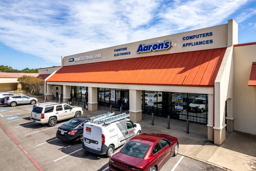 1235 S Josey Ln, Carrollton, TX à louer - Photo du bâtiment - Image 2 de 13