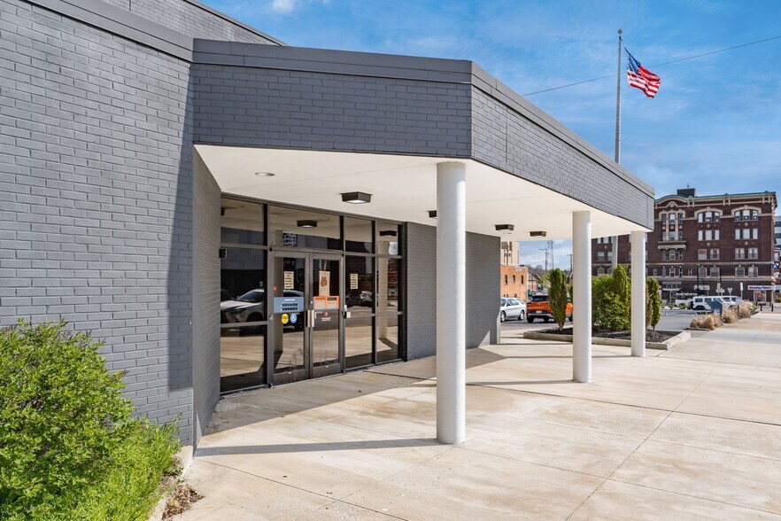 68 W Church St, Newark, OH à louer - Photo du bâtiment - Image 2 de 6
