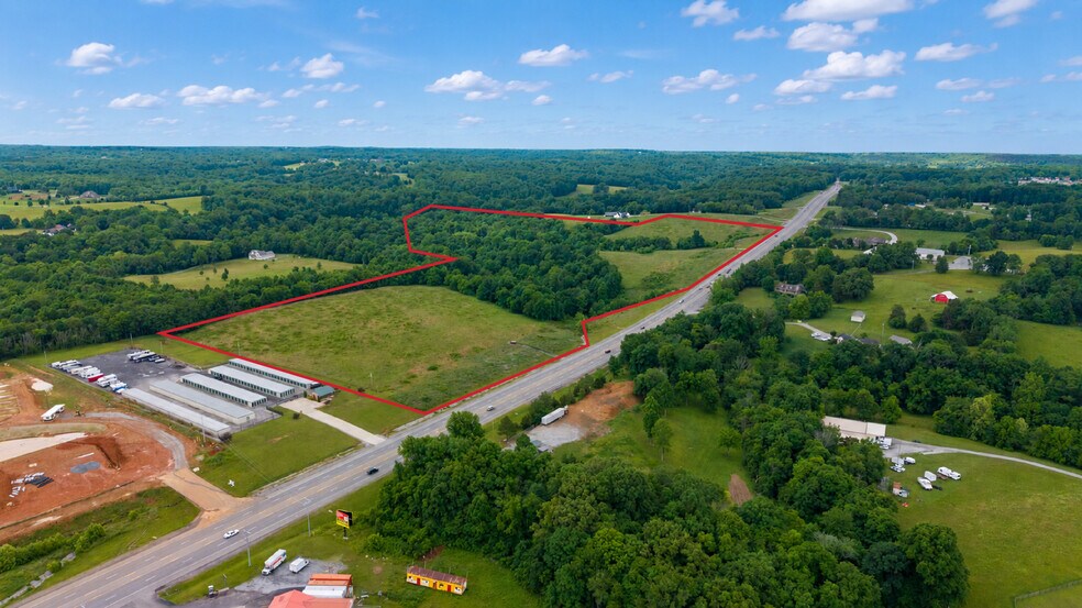 2150 Tom Austin Hwy, Greenbrier, TN à vendre - Photo du bâtiment - Image 1 de 3