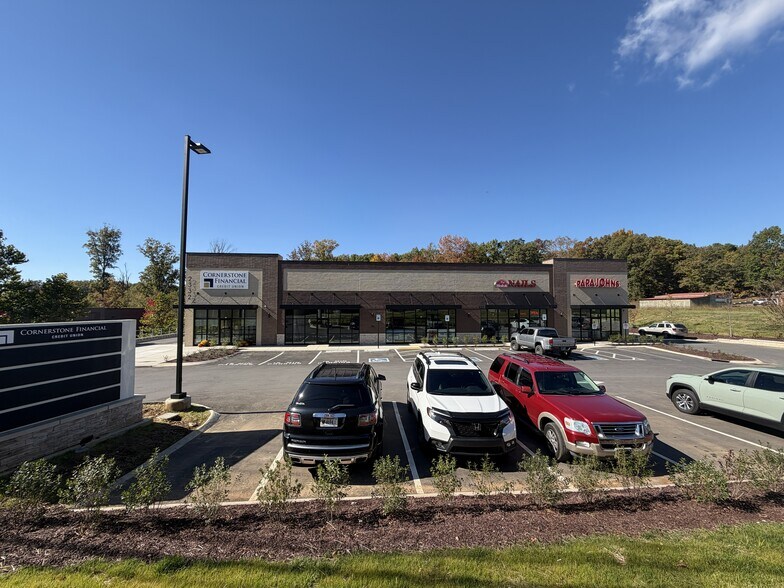 2332 Fairview Blvd, Fairview, TN à louer - Photo du bâtiment - Image 2 de 6