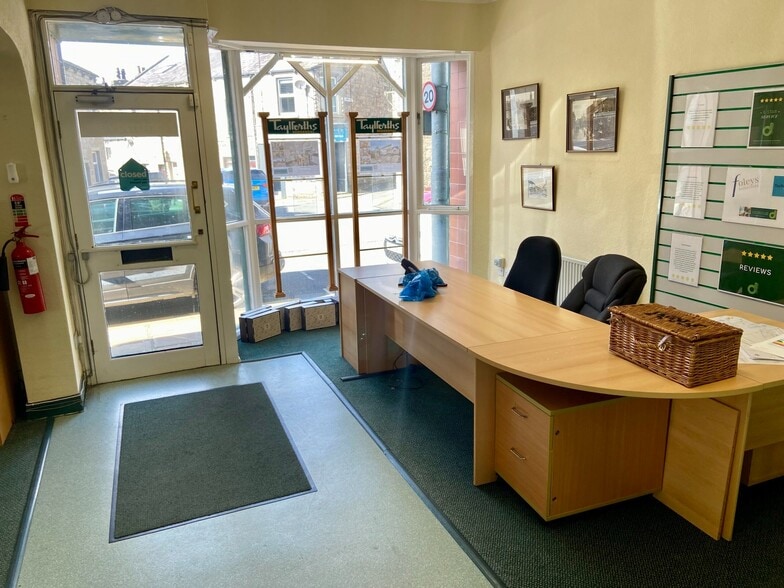 37-37A Church St, Barnoldswick for sale - Interior Photo - Image 3 of 11