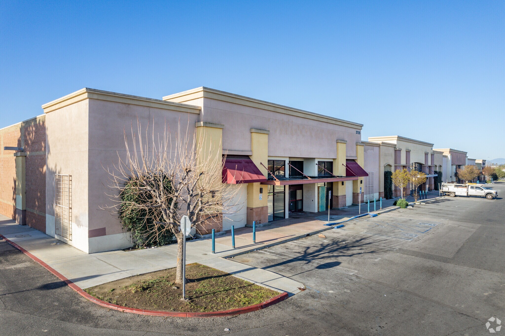 2701-2897 W Florida Ave, Hemet, CA à louer Photo du bâtiment- Image 1 de 11