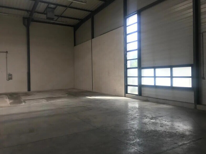 1 Rue De Lombardie, Saint-Priest à louer - Photo intérieure - Image 3 de 7