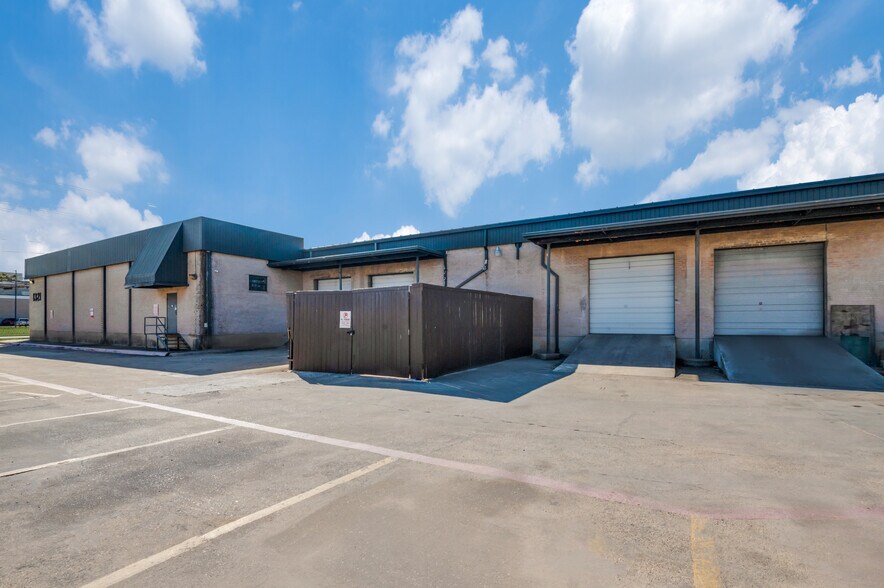 1321 Regal Row, Dallas, TX à vendre - Photo du bâtiment - Image 2 de 8