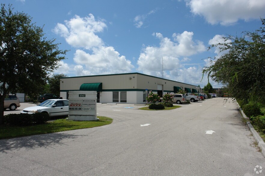 1052-1060 Endeavor Ct, Nokomis, FL à louer - Photo du bâtiment - Image 2 de 30