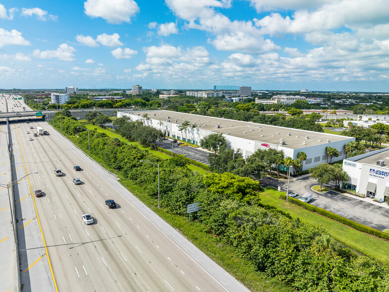 1701-1743 Old Okeechobee Rd, West Palm Beach, FL à louer - Photo du bâtiment - Image 3 de 8