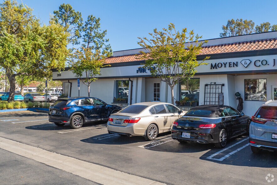 2734-2820 Townsgate Rd, Westlake Village, CA for lease - Building Photo - Image 2 of 4