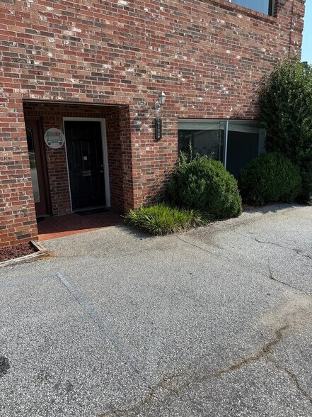 10135-10139 Clemson Blvd, Seneca, SC à louer - Photo du bâtiment - Image 1 de 1
