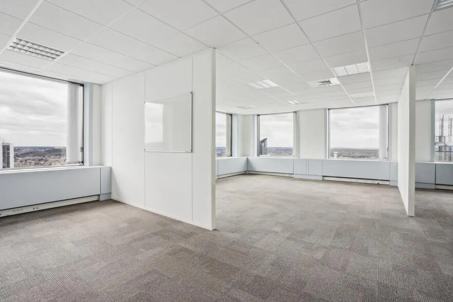 Office in Courbevoie for lease - Interior Photo - Image 2 of 11