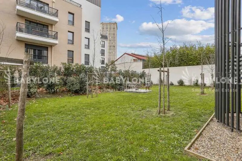 Retail in Malakoff for lease Building Photo- Image 1 of 14