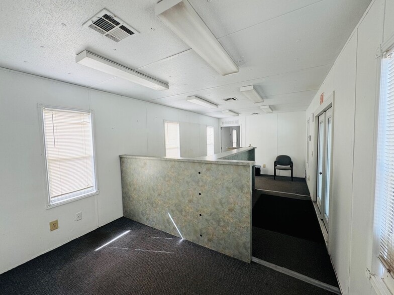 8900 Philips Hwy, Jacksonville, FL for sale - Building Photo - Image 3 of 5
