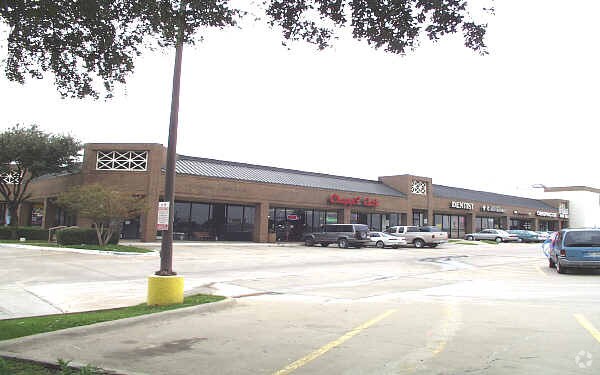 2596 E Arkansas Ln, Arlington, TX à louer - Photo du bâtiment - Image 2 de 3