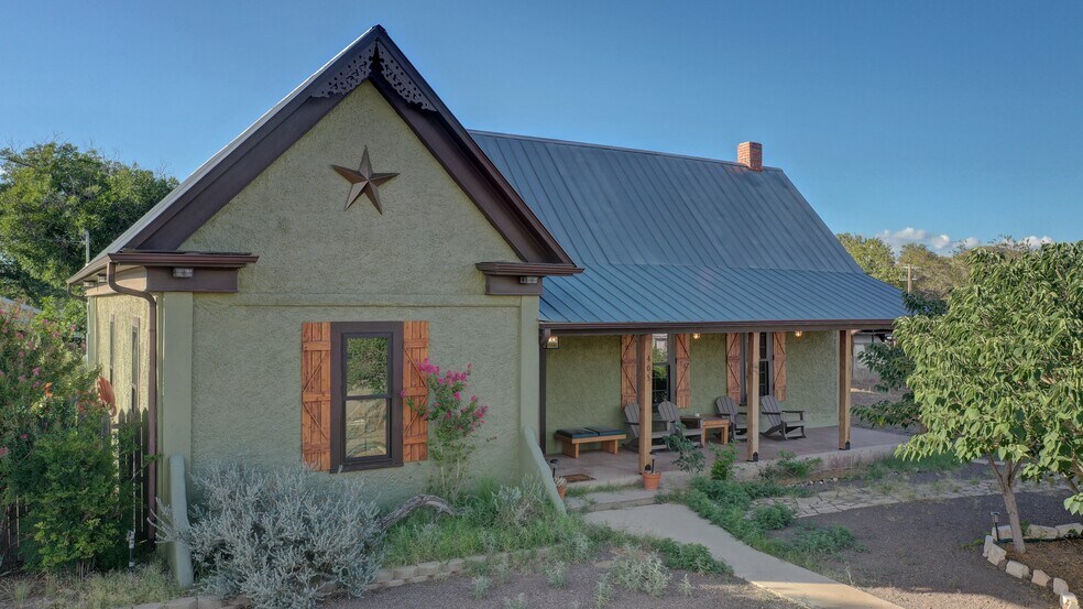 405 W Avenue E, Alpine, TX à vendre - Photo du bâtiment - Image 2 de 44