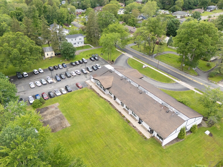 468 Parish Dr, Wayne, NJ à vendre - Photo du bâtiment - Image 3 de 7