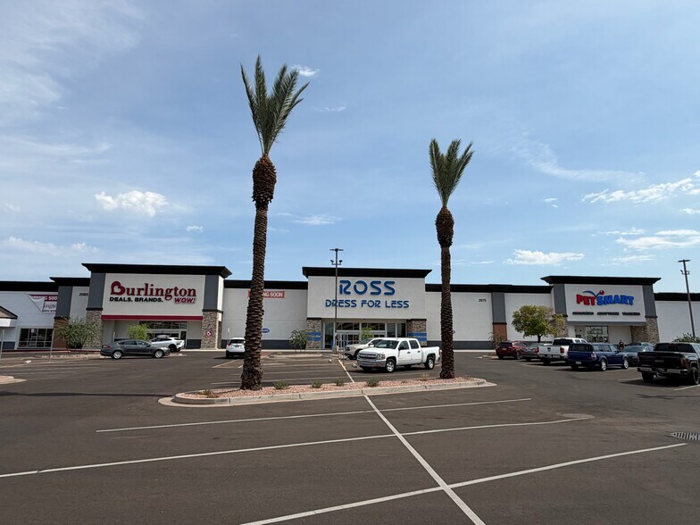 2055 N Alma School Rd, Chandler, AZ à louer - Photo du bâtiment - Image 3 de 42