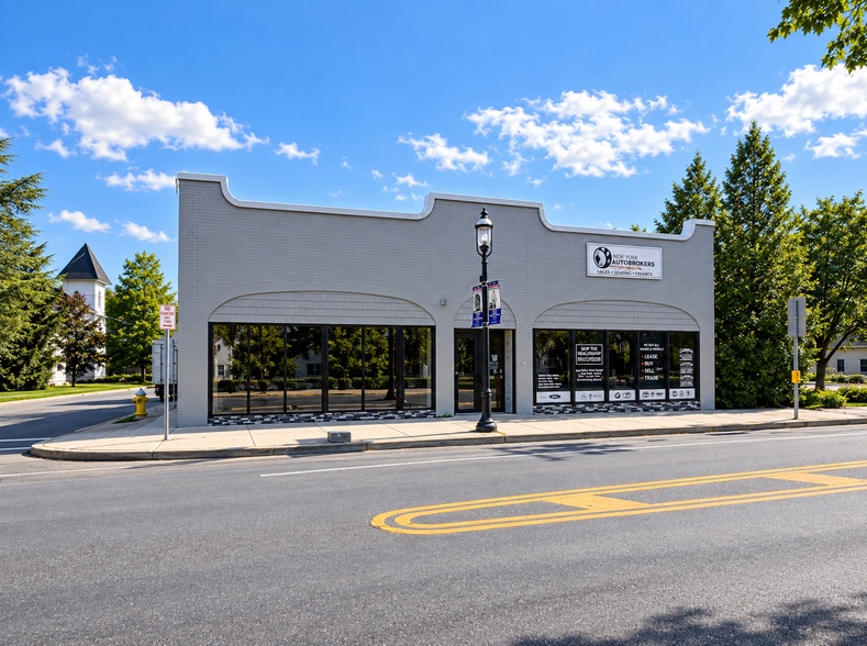 320 Main St, Islip, NY for lease - Building Photo - Image 1 of 4