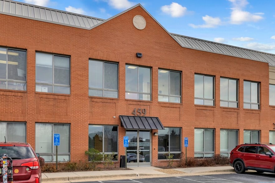 459 Herndon Pky, Herndon, VA for lease - Building Photo - Image 2 of 40