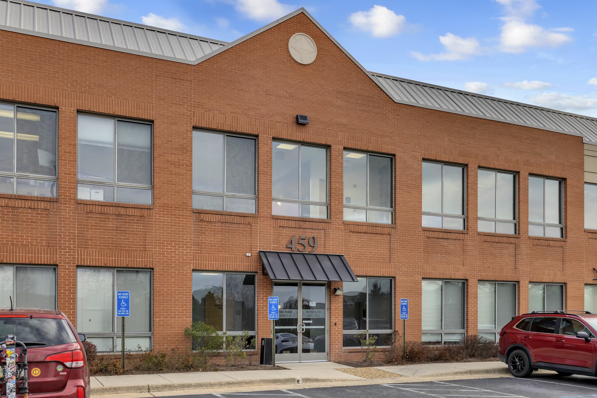 459 Herndon Pky, Herndon, VA for lease Primary Photo- Image 1 of 39