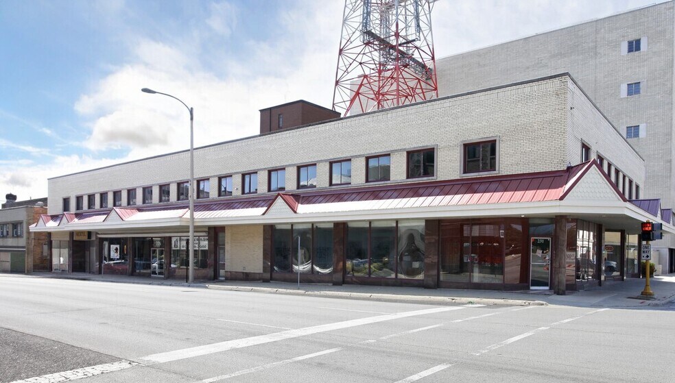 320-326 W Jefferson St, Rockford, IL for lease - Building Photo - Image 1 of 8