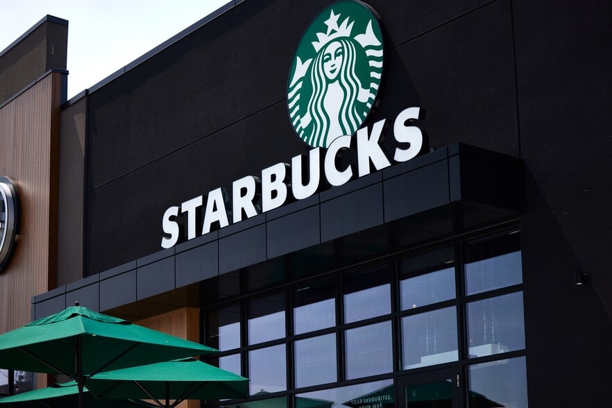 1355 Kingston Rd, Pickering, ON for lease - Building Photo - Image 3 of 7