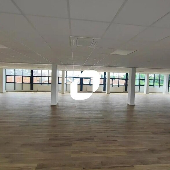 Office in Champigny-sur-Marne for lease - Building Photo - Image 2 of 10