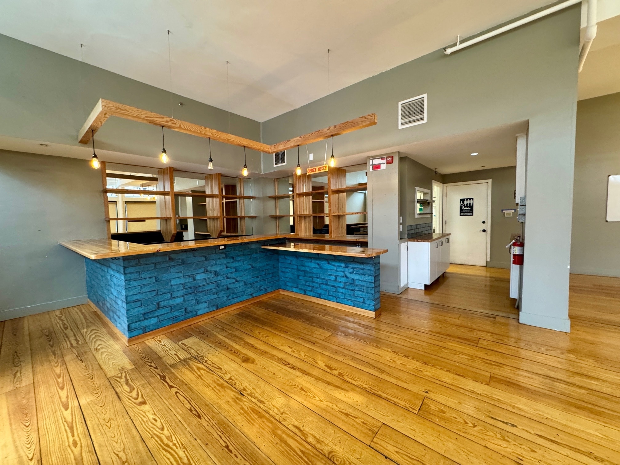 306 NW Broadway, Portland, OR for lease Building Photo- Image 1 of 11