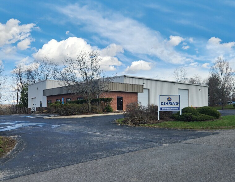 203 Freedom Dr, Lawrence, PA for lease - Building Photo - Image 1 of 5