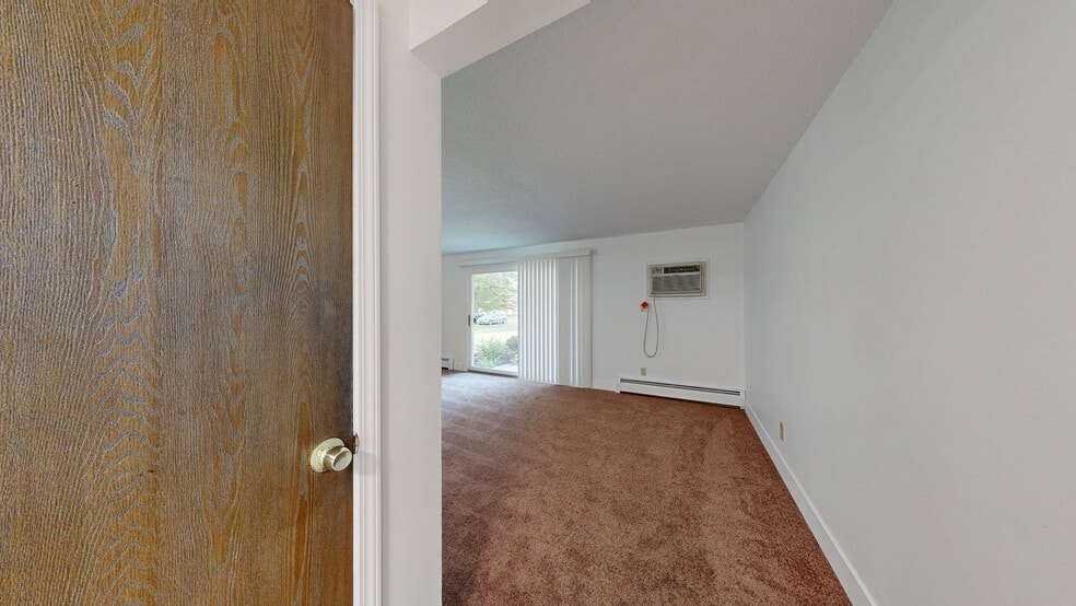 920 E Robinson St, North Tonawanda, NY for sale - Matterport 3D Scan - Image 3 of 18