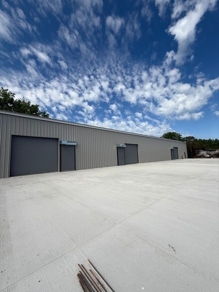 3246 S 61st St, Philadelphia, PA for lease - Building Photo - Image 1 of 4