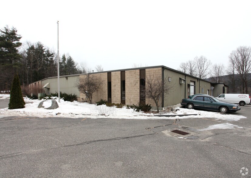 200 St Onge Rd, Winsted, CT à vendre - Photo du bâtiment - Image 2 de 5