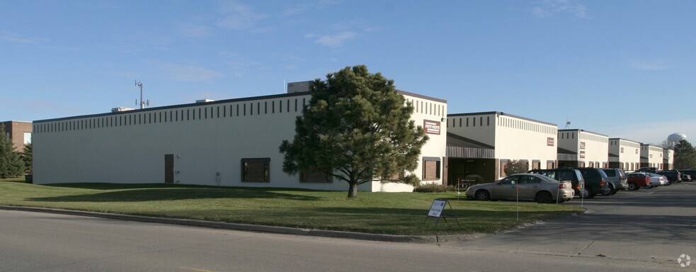 8800-8840 7th Ave N, Golden Valley, MN for lease - Building Photo - Image 2 of 9